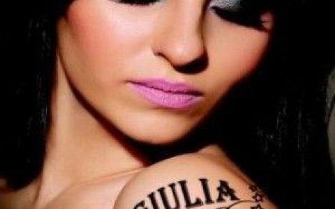 Ce Frumoasa E Iubirea歌词 Giulia Ce Frumoasa E Iubirea歌曲LRC歌词下载