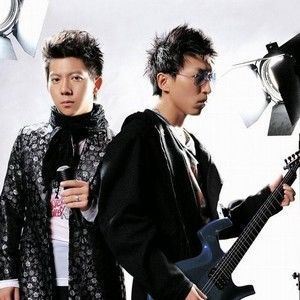 开往春天的地铁歌词 羽泉 开往春天的地铁歌曲LRC歌词下载